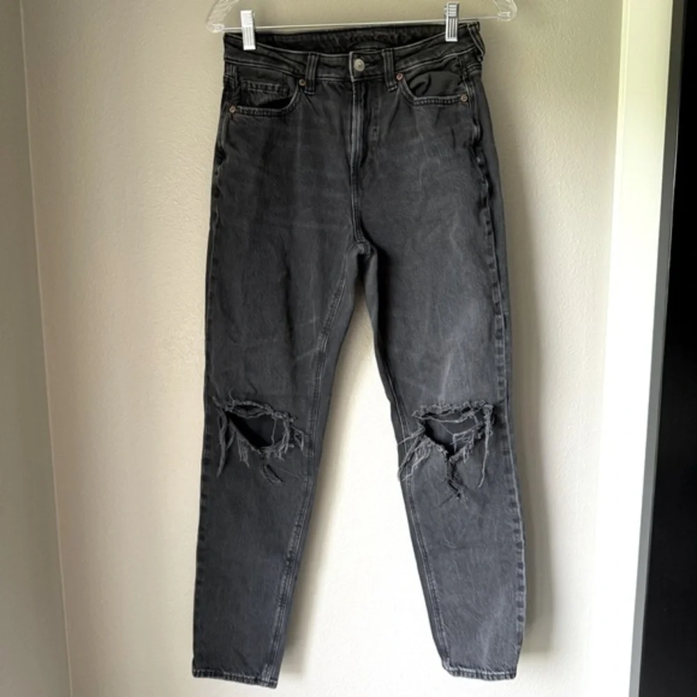 American Eagle 🦅 Strigid black distressed straight leg jeans size 4